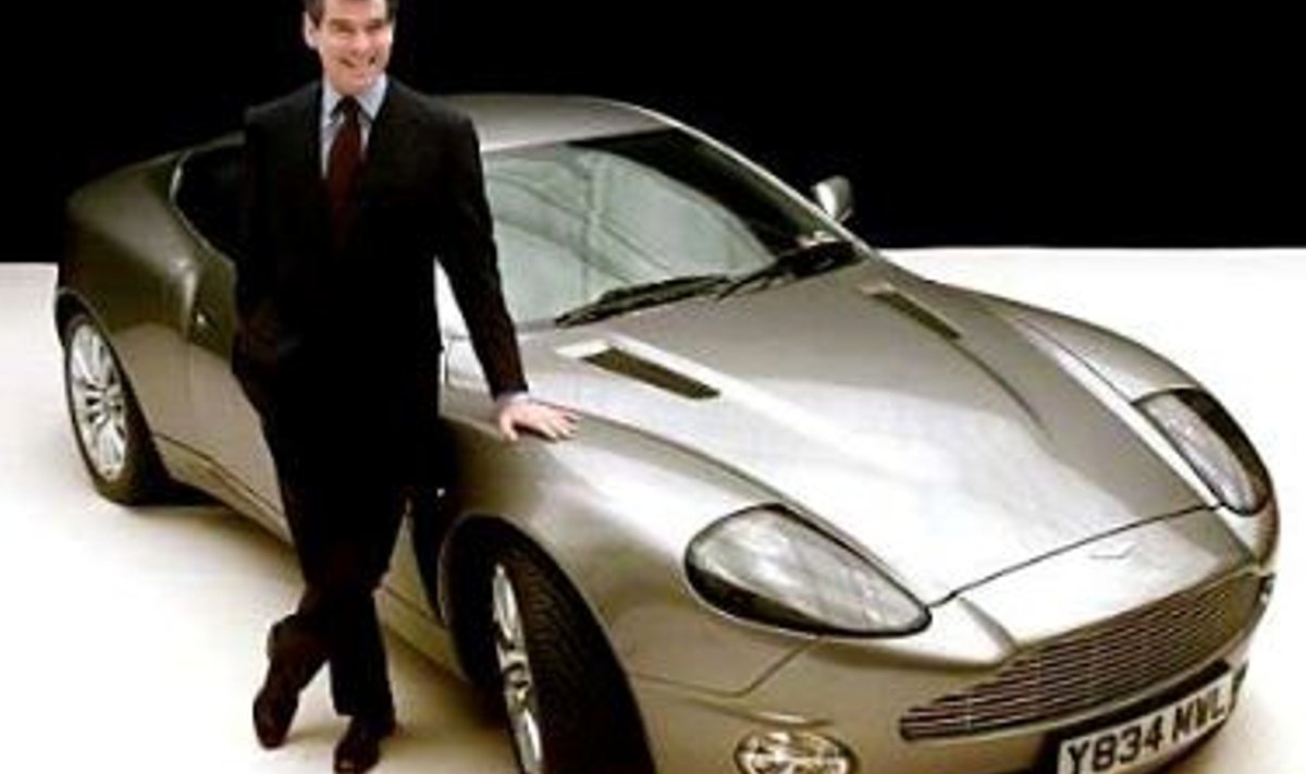 Pierce Brosnan Bondi-autoga: Aston Martin V12 Vanquish