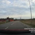 LUGEJA VIDEO: Tähelepanematu autojuht keeras peateele ette, kokkupõrkest jäi väga vähe puudu