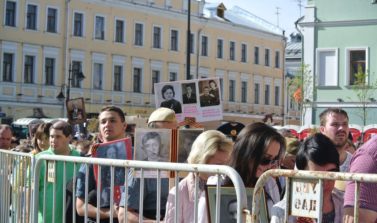 300 000 inimest marssis Moskva tänavatel langenute mälestuseks
