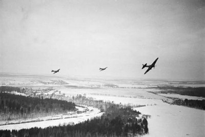 Советские самолёты облетают позиции противника под Москвой 1 декабря 1941 года