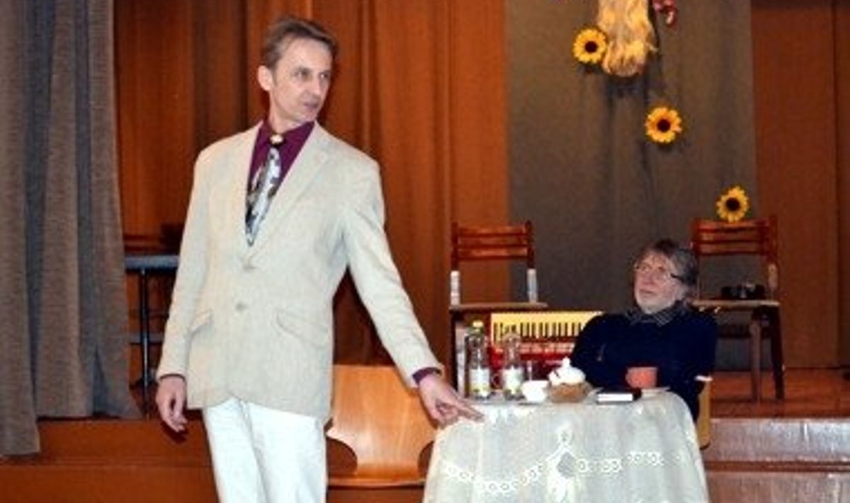 (Teatri)elust ja endast käisid klubiõhtul pajatamas Margus Abel (vasakul) ning Toivo Arnover.