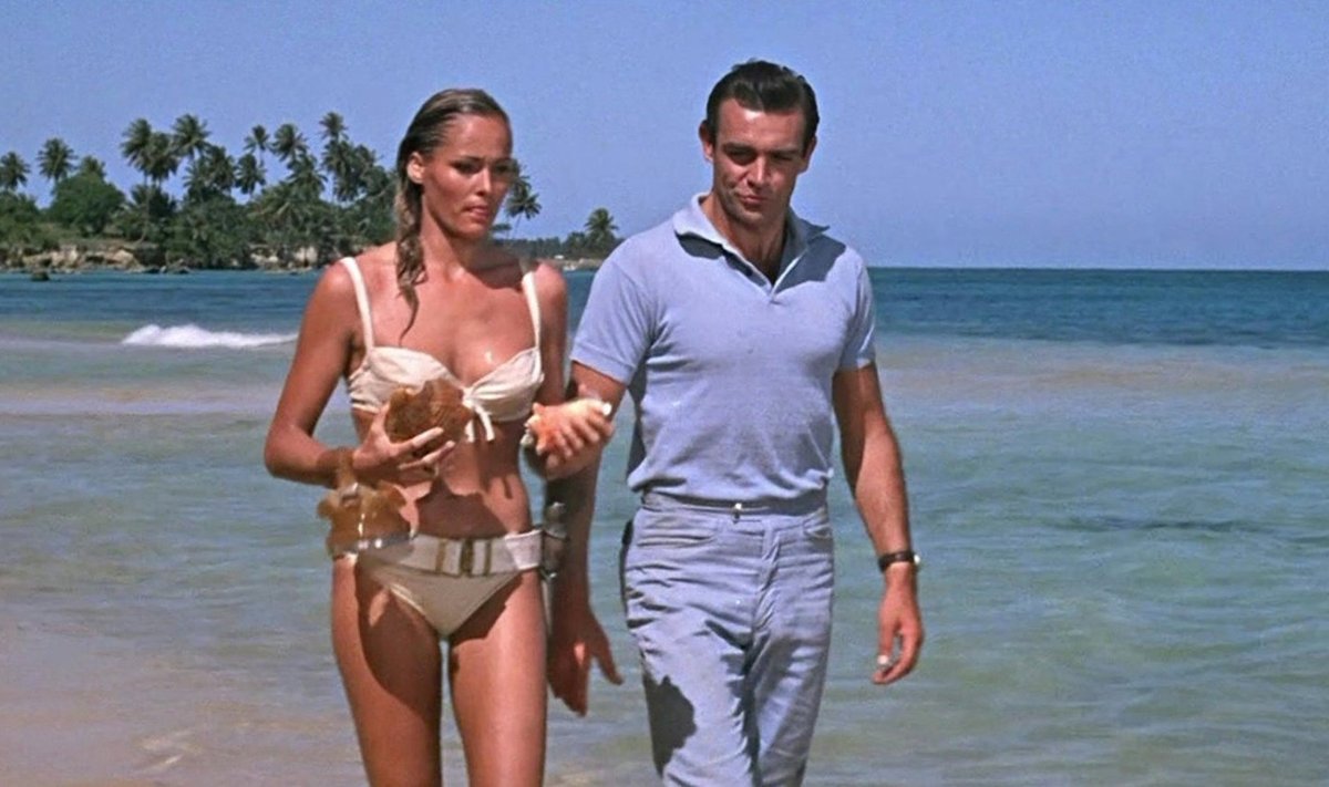 Ursula Andress ja Sean Connery filmis "Dr. No" (1962)
