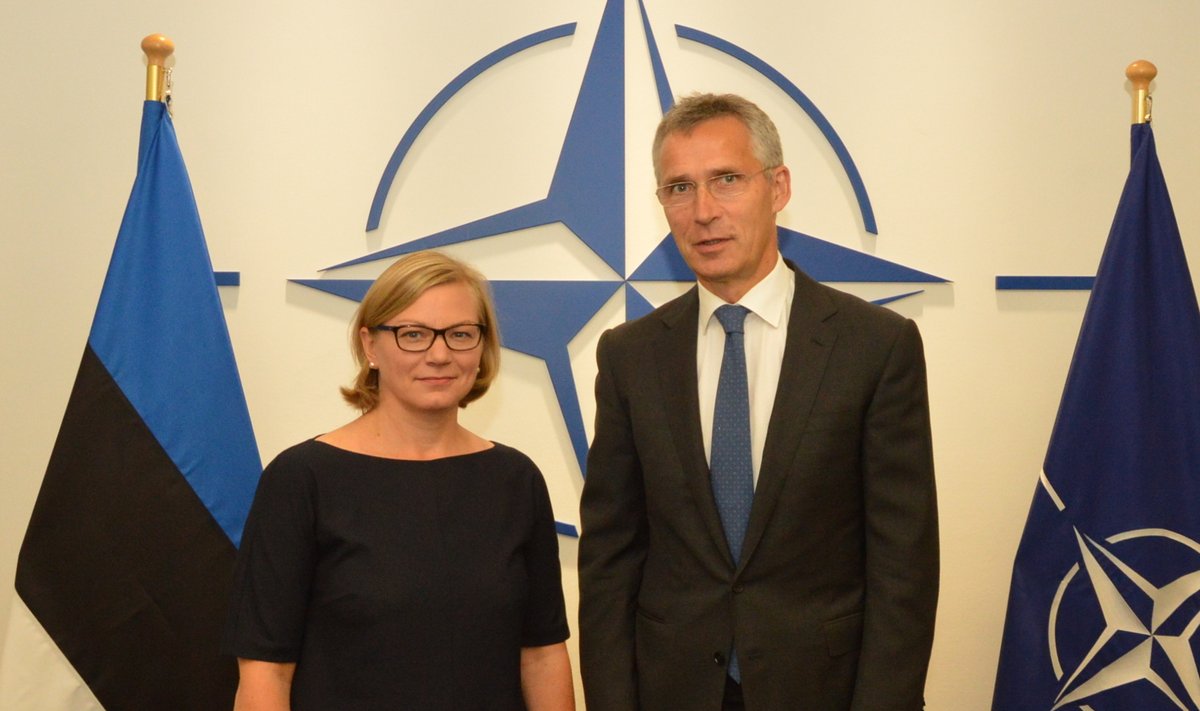Sellest sügisest sai Kyllike Sillaste-Ellingust Eesti esindaja NATO juures (fotol NATO peasekretäri Jens Stoltenbergiga).