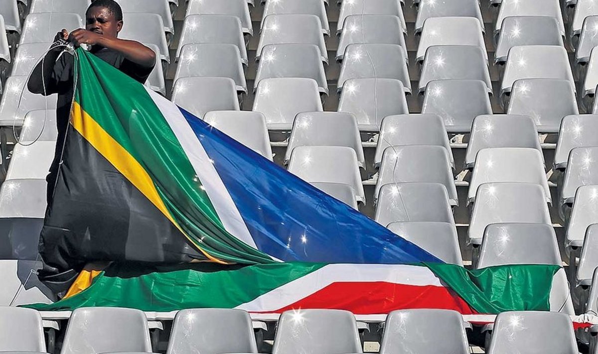 Lõuna-Aafrika suured uued staadionid võivad Aafrika karikavõistluste ajal masendavalt tühjaks jääda.