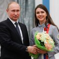 ВИДЕО: Путин наградил Забияко медалью, Медведев вручил ключи от BMW