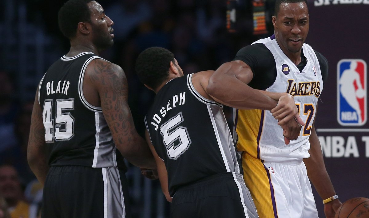 San Antonio Spurs v Los Angeles Lakers - Game Four