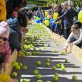 ФОТО |  В рамках необычного ралли на певческом поле запустили 1572 теннисных мяча