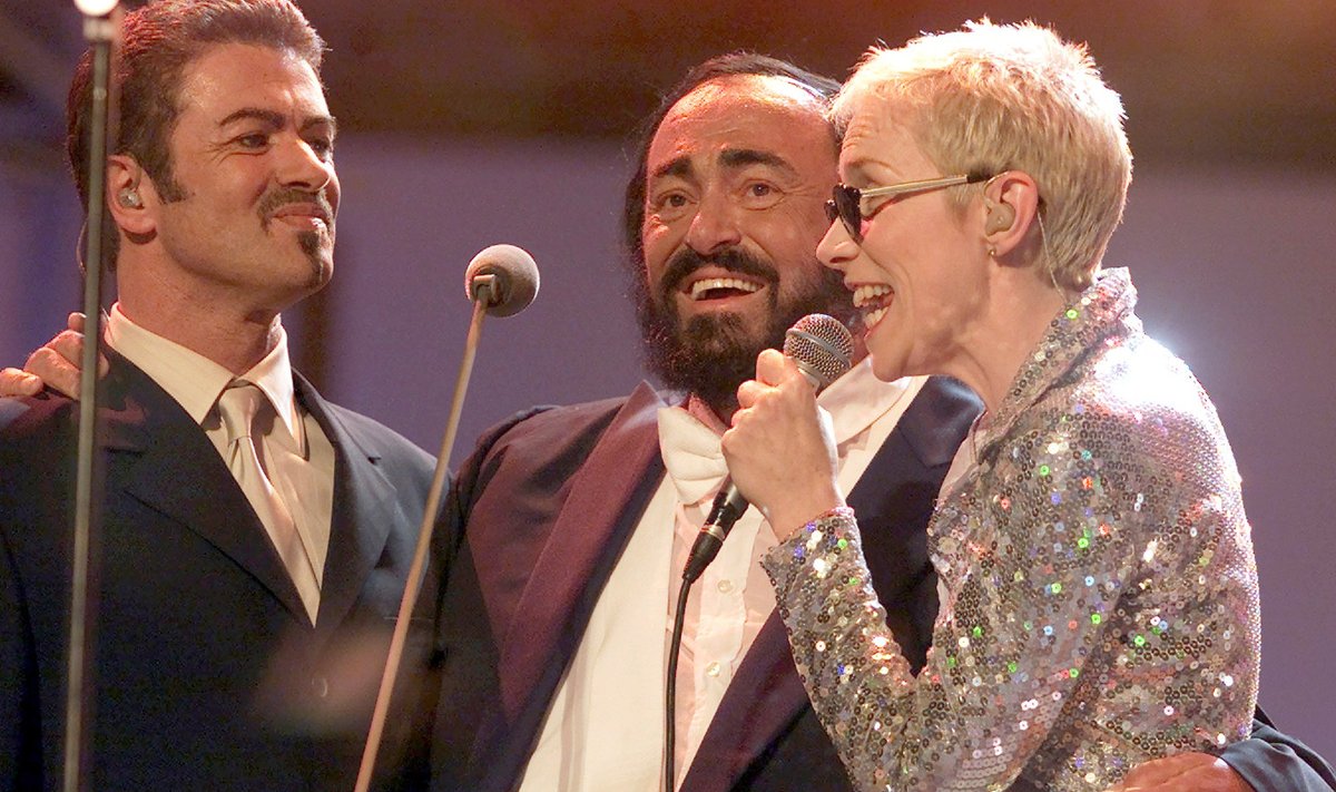 Luciano Pavarotti, kaisus George Michael ja Annie Lennox.