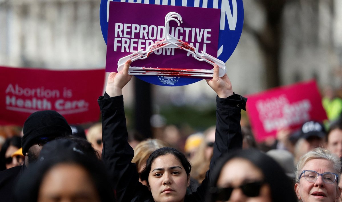 Oht, et naiste reproduktiivõigusi hakatakse piirama, tõi USA ülemkohtu ette tuhandeid meeleavaldajaid.
