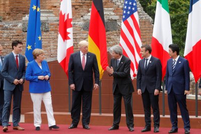 G7 ühisfotoks valmistumine 2017. aastal.