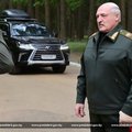 Александр Лукашенко показался на публике после нескольких дней отсутствия. У него был бинт на руке