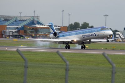 HÄDAMAANDUMINE: Estonian Airi lennuk hädamaandumisel Tallinna lennujaamas augustis 2014. Riigikontroll uuris seekord aga mitte lennufirma, aga valitsuse tegevust.