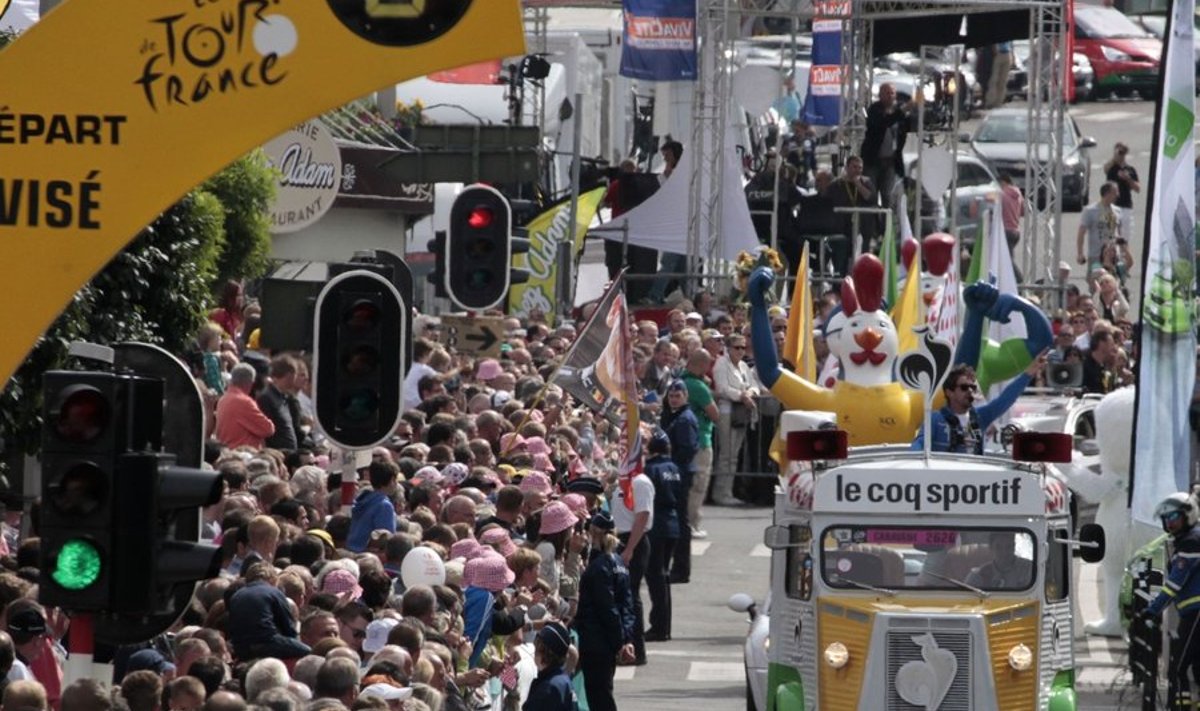 Tour de France'i sponsorautode karavan eilsel etapil.