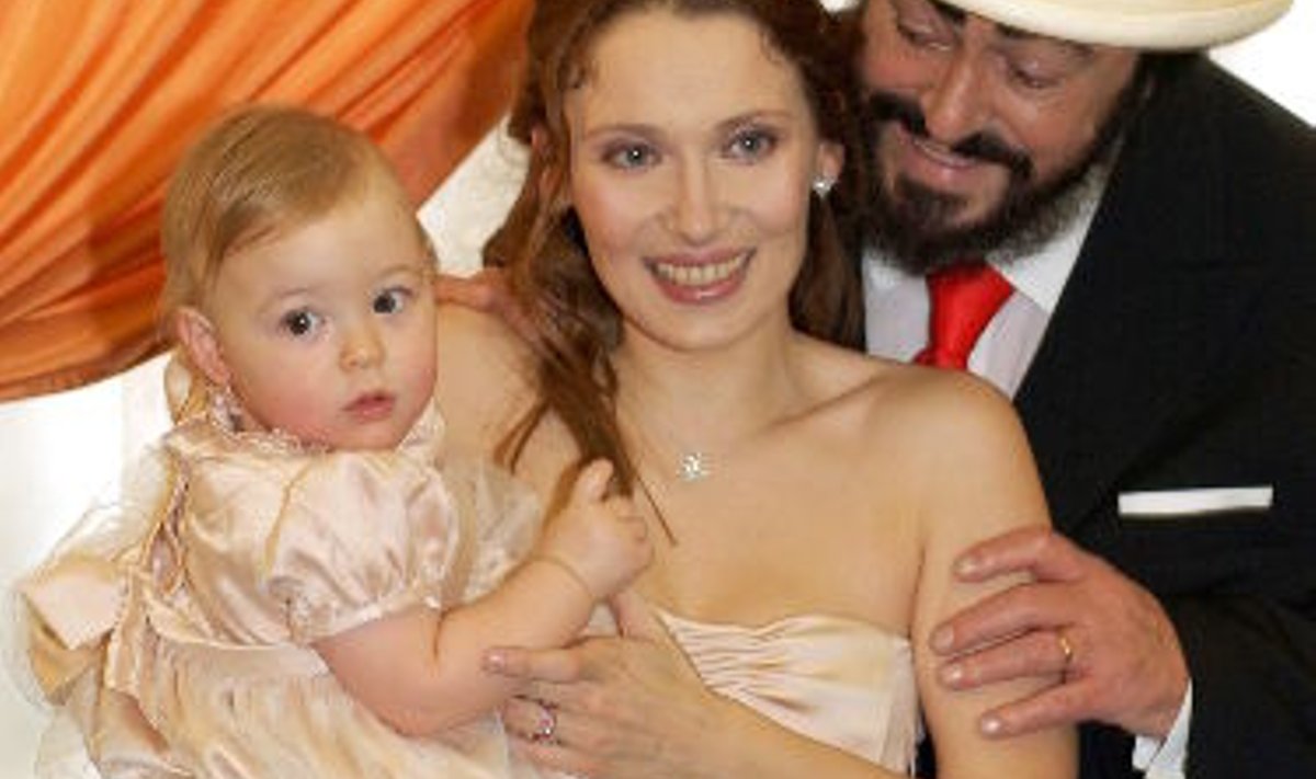 Luciano Pavarotti oma abikaasa ja lapsega