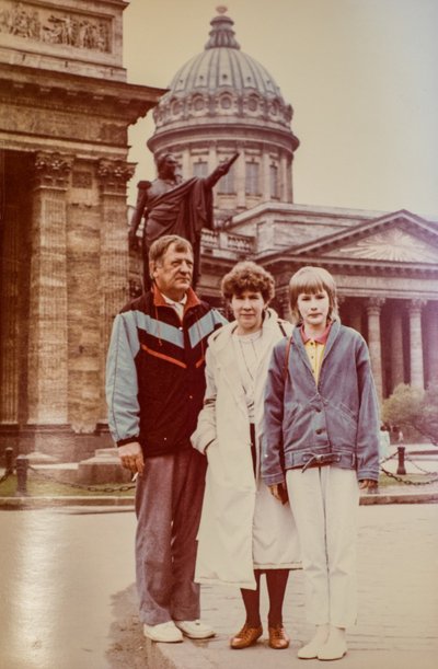 1989. aastal Peterburis, mis toona kandis Leningradi nime. Kristeli ema töötas turisminduses ja kohtus töö kaudu soome mehega, kes oli Kristelile ka isa eest.