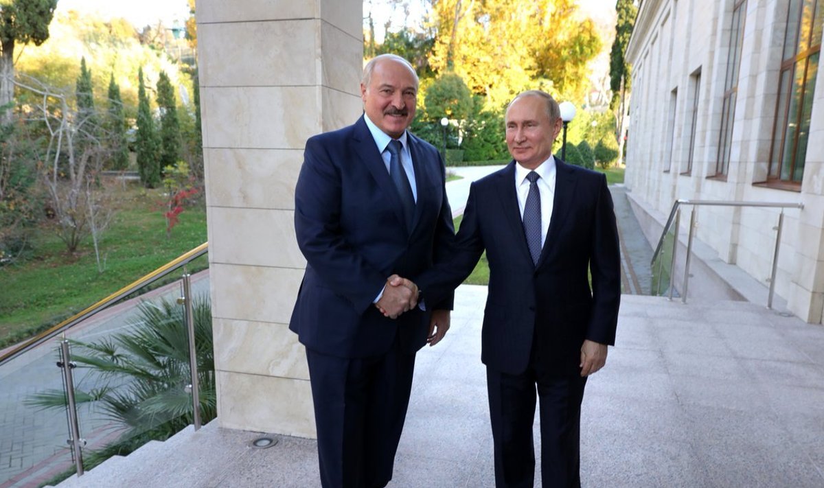 Президенты Белоруссии и России Александр Лукашенко и Владимир Путин