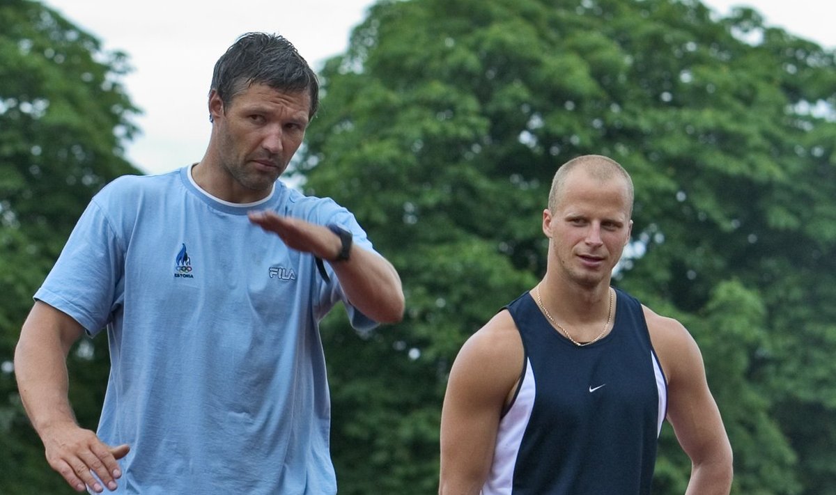 Argo Golberg (paremal) ja Erki Nool, üks tema treeneritest (juuli 2005).