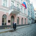 Eesti otsustas Vene suursaadikut erinevalt Leedust mitte riigist välja saata. Vene saatkond solvas samal ajal Kaja Kallast