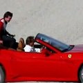 VIDEO: Massa ja Alonso jäid Ferrariga liiva kinni!