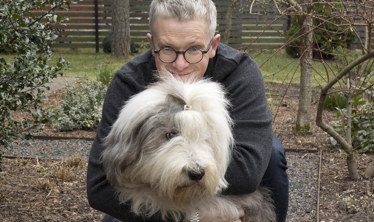 Janek Mäggi koos koer Eleiusega päev enne Austraaliasse lendamist.
