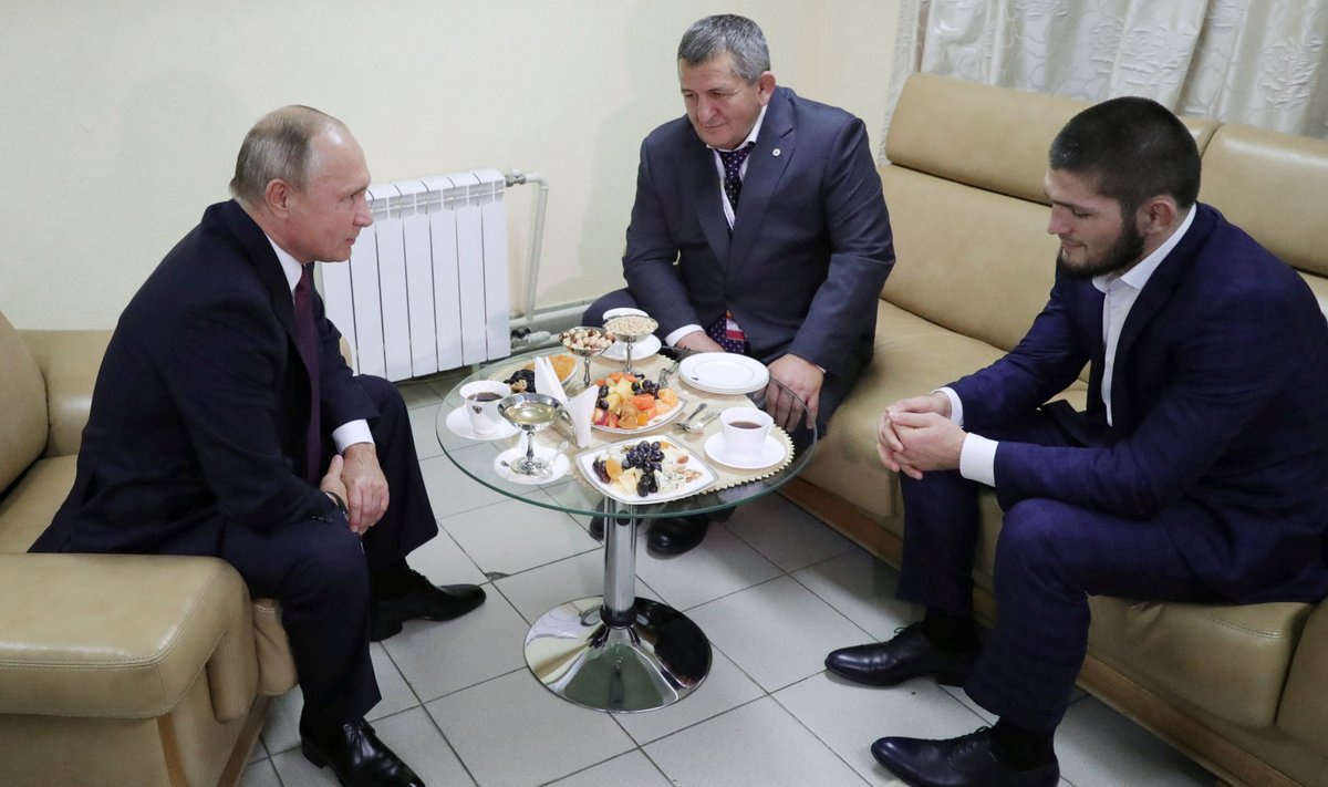 Nurmagomedov kutsuti koos isa Abdulmanapiga pärast McGregori alistamsit president Vladimir Putini vastuvõtule.