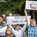 FOTOD: Narva eesti gümnaasiumis piketeerisid õpilased esimesel koolipäeval eestikeelse õppe kadumise vastu