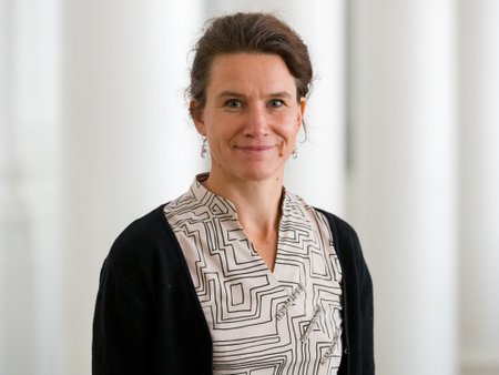 ÜLIKOOLI SUUR VÕIMALUS: Tartu Ülikooli õppeprorektor Aune Valk kõneleb, et ülikooli kohustus on juhendada tudengeid tekstiroboteid ja muid digivahendeid oma erialases töös kasutama.