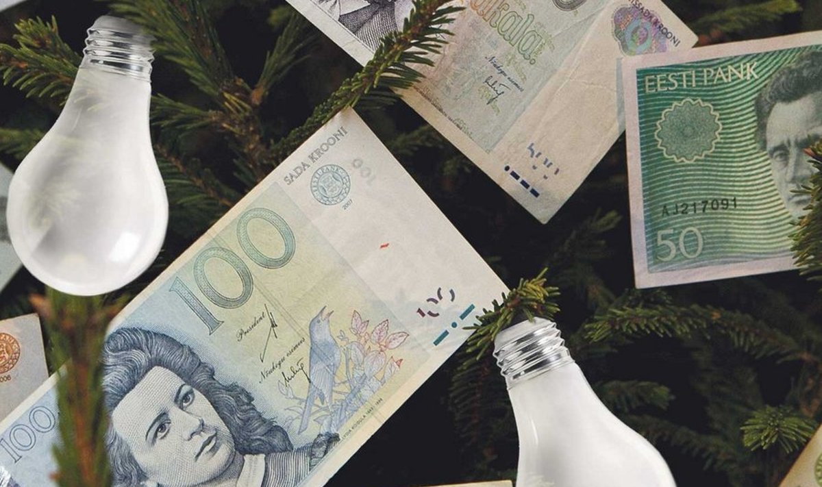 Armastatud rahatähtedega võib ehtida oma jõulupuu, aga ka hõõglambid sobivad kaunistuseks. FOTO: MONTAAŽ