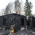 ФОТО: В Вильяндимаа сгорел заброшенный дом