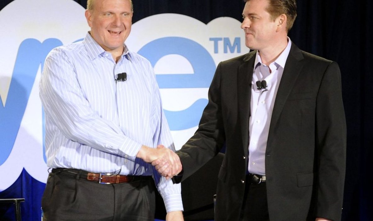 Steve Ballmer (vasakul) ja Skype'i tegevjuht Tony Bates