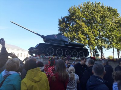 Открытие памятника-копии нарвского танка в Ивангороде