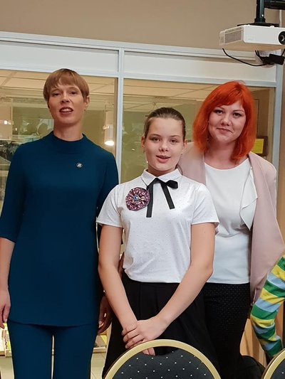 Narvakate fotod koos Kersti Kaljulaidiga, Narva Noorte Meremeeste Klubis
