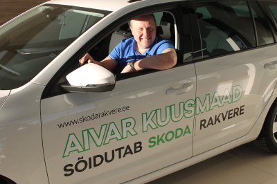 Peatreener Aivar Kuusmaa sõidab nüüd Kadrina Karude sponsorautoga