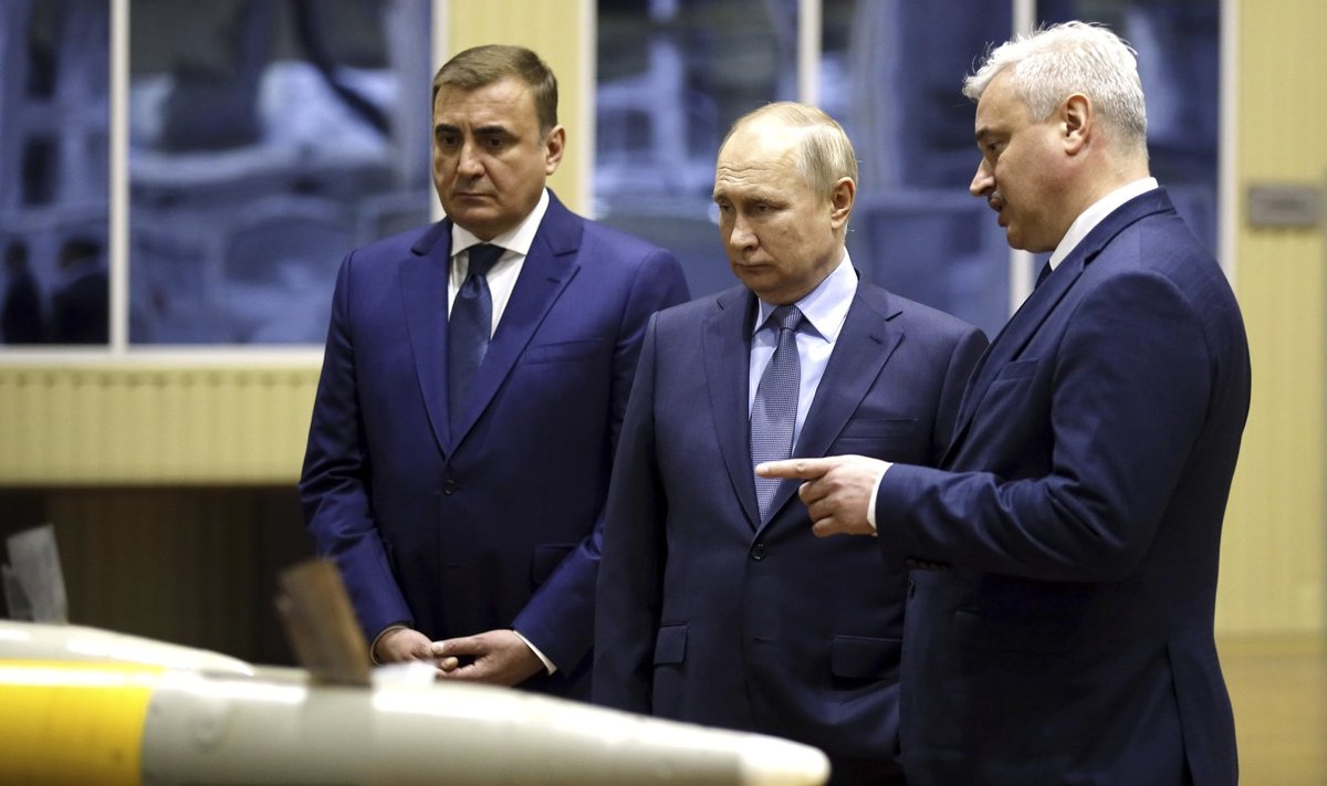Vladimir Putin tutvub Tuulas sõjatööstuse saavutustega, 23. detsember