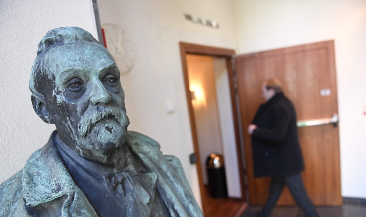 Alfred Nobeli skulptuur.