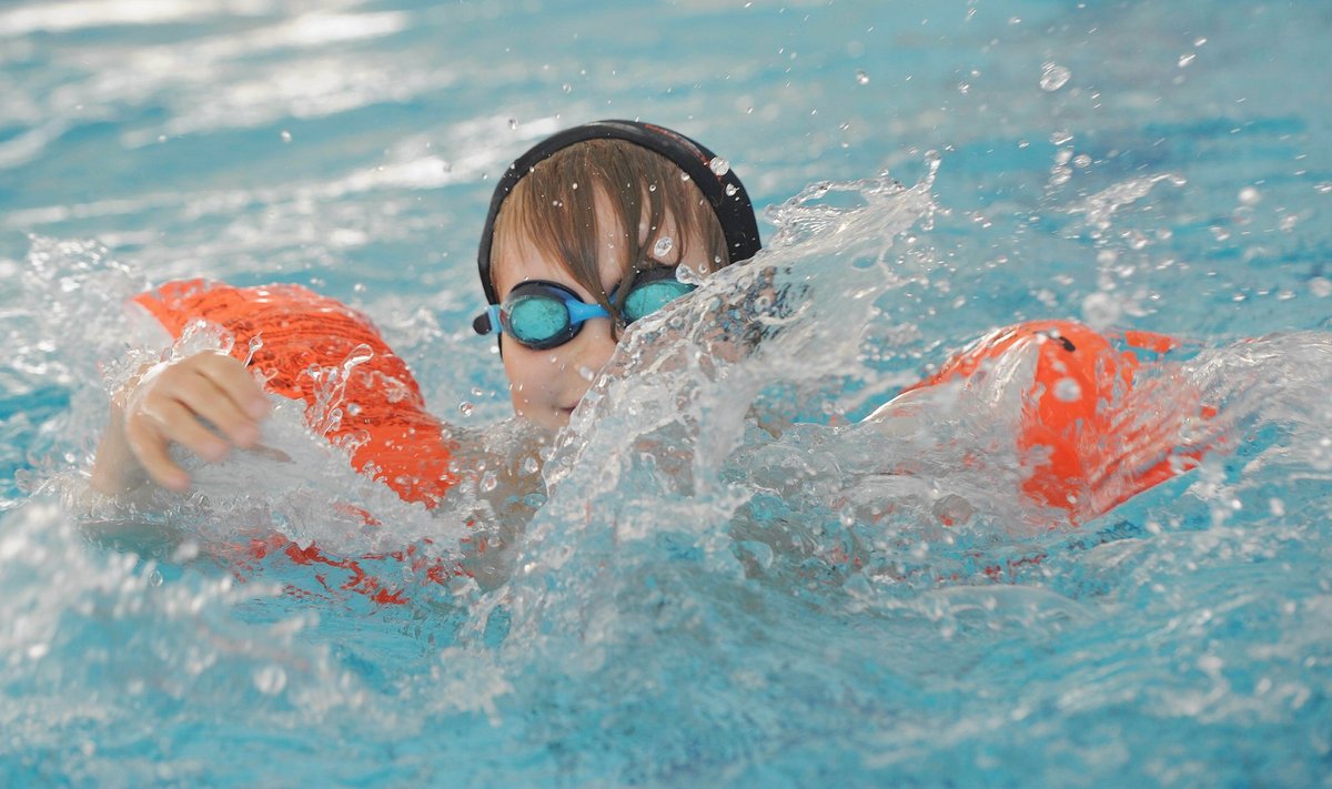 Mudilaste ujumistreeningute eest peavad maksma lapsevanemad.
