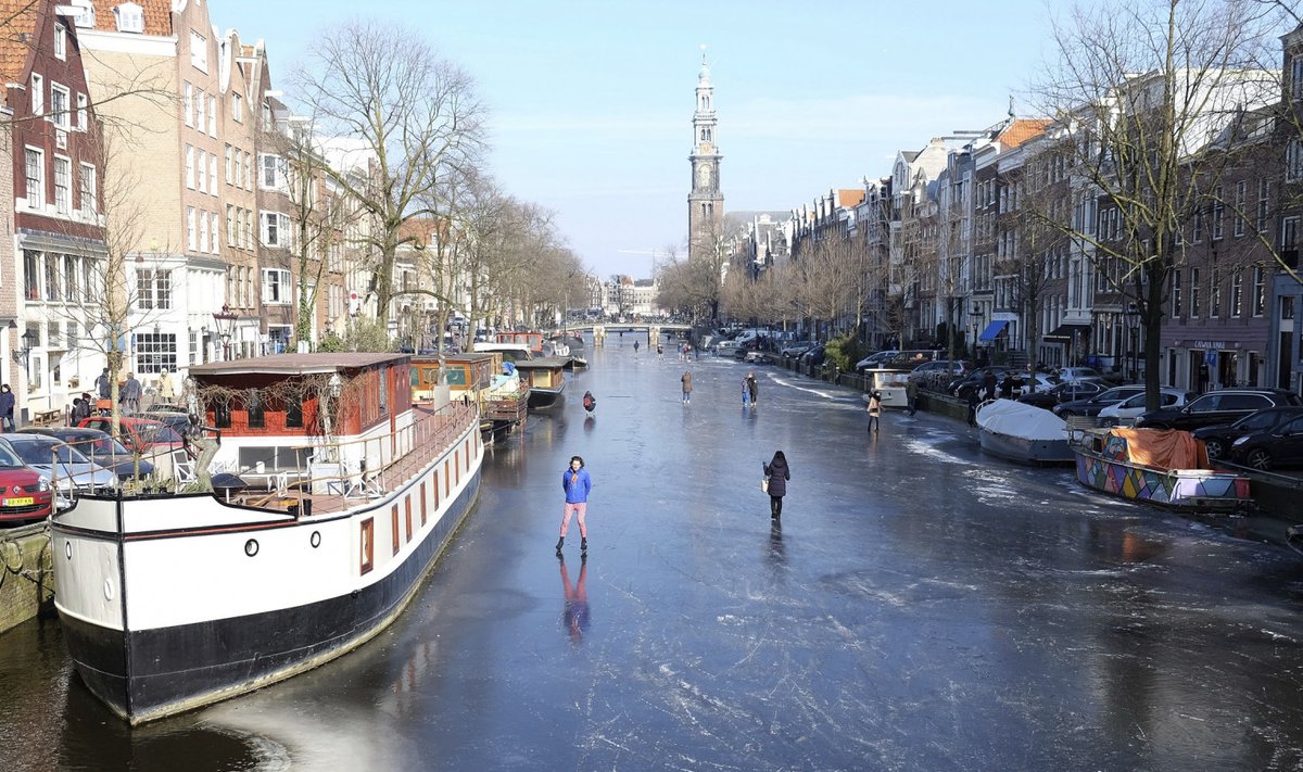 Talvehooaeg Hollandi ehk Madalmaade Kuningriigi pealinnas Amsterdamis. 