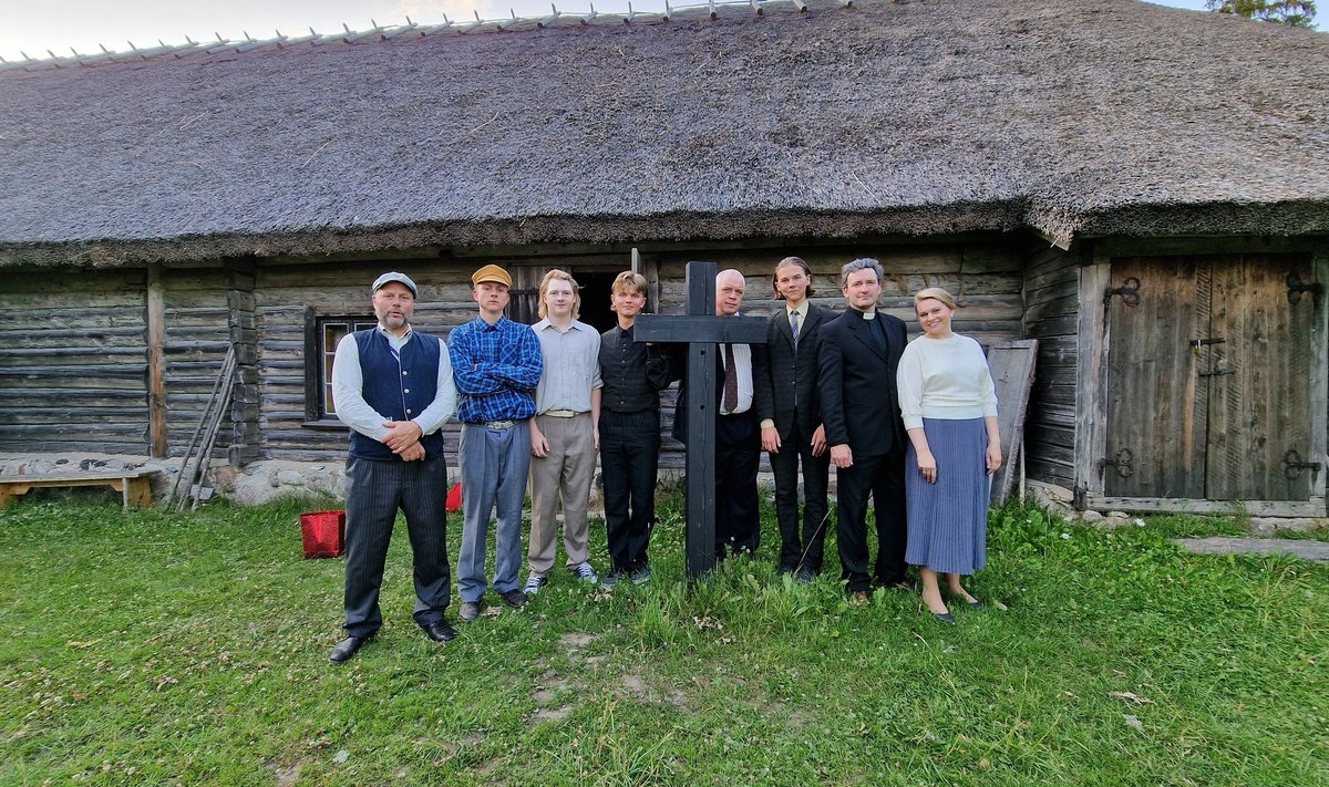 „Issanda teenri“ trupp Vargamäel. Arlet Palmiste, Indrek Virks, Märt Lepik, Märten Lepik, Tarvo Sõmer, Joosep Palmiste, Margus Grosnõi ja Maarika Mesipuu-Veebel.