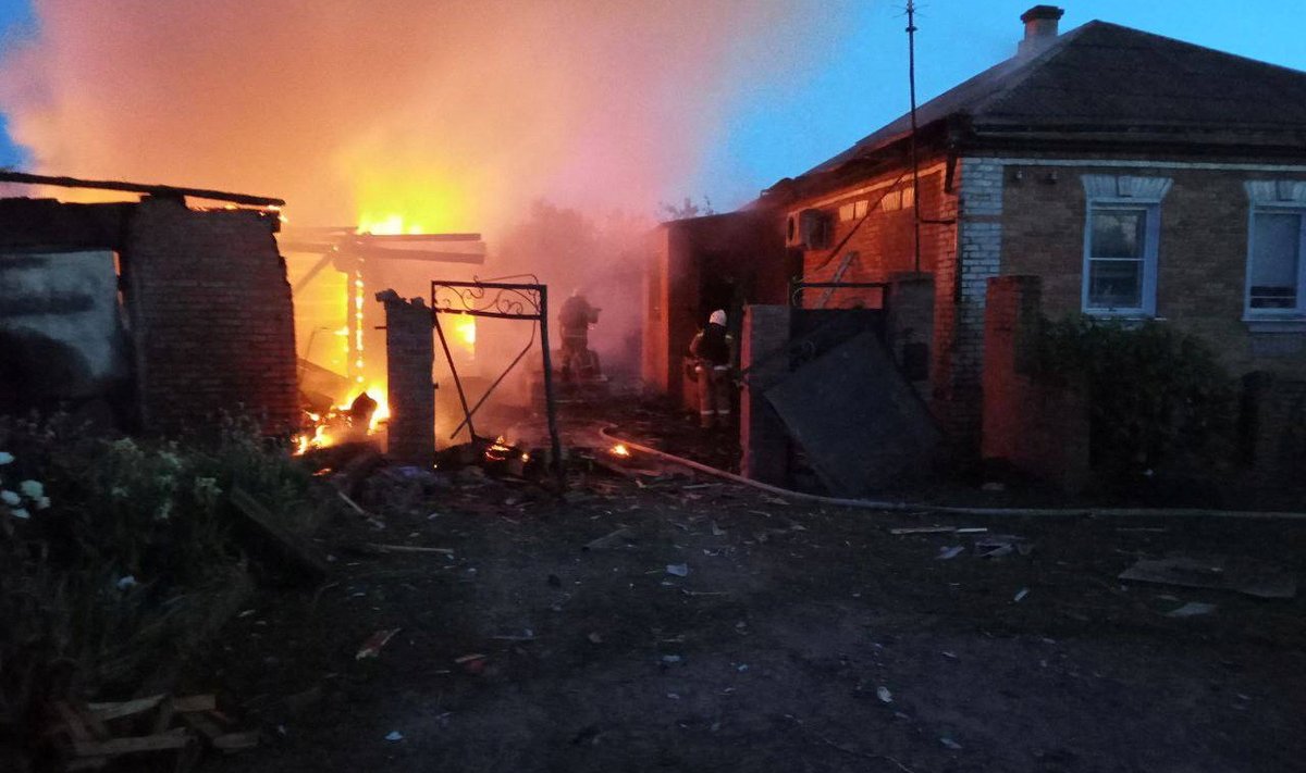 Põlev maja Belgorodi oblasti Sobolevka külas