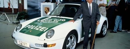 Ферри Порше рядом с 1000000 Porsche (Porsche 911, "Проект 993"), 1996 год