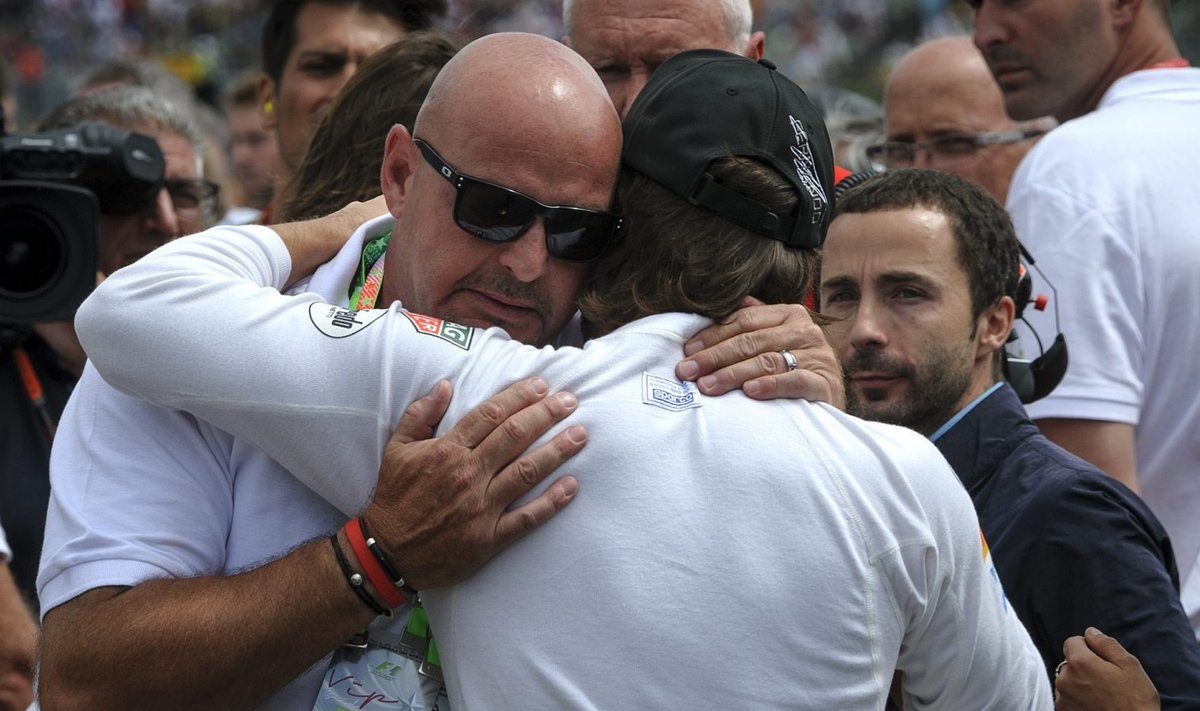 Fernando Alonso Philippe Bianchile matustel kaastunnet avaldamas.