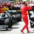 VIDEO | Pettunud Vettel näitas sümboolse liigutusega, mida kohtunike otsusest arvas