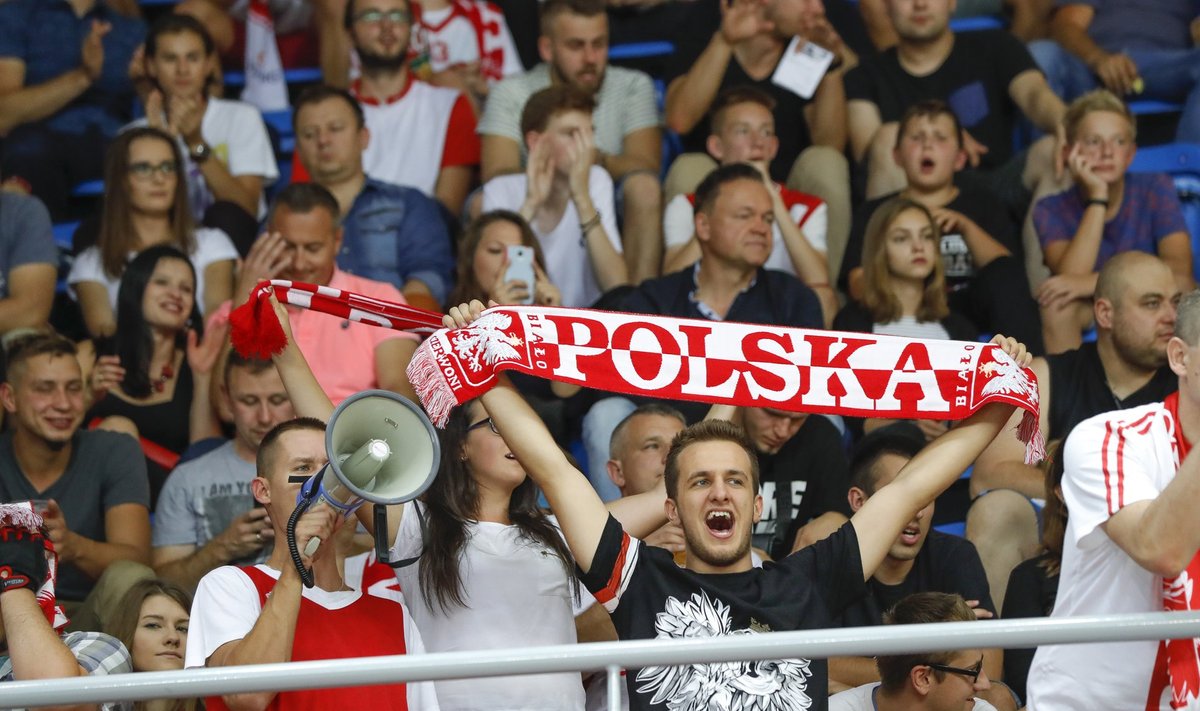 Poola korvpallifännid omadele toetust avaldamas