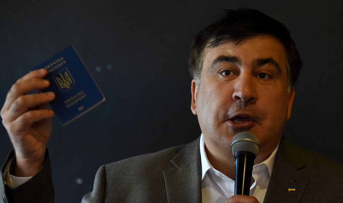 Saakašvili näitas Varssavis toimunud kohtumistel oma passi, mille Ukraina riik on kehtetuks tunnistanud ja lubanud riiki saabumisel konfiskeerida.