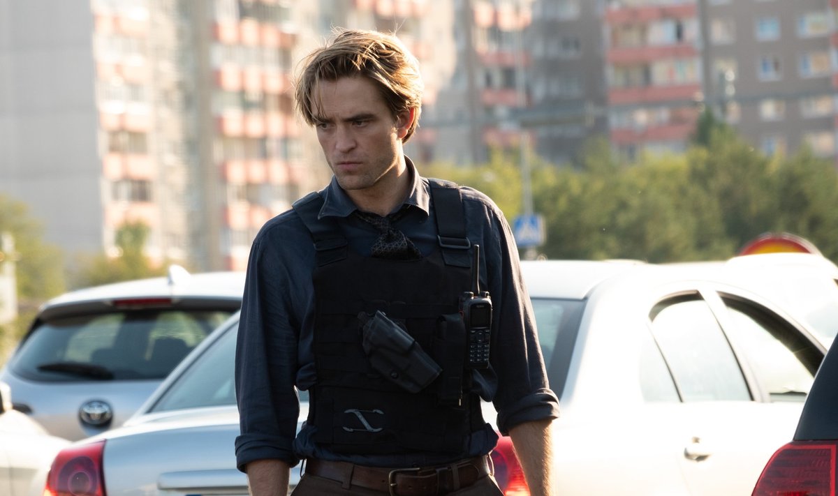 Film Estonia enim kajastust saanud töövõit - "Teneti" filmivõtted Tallinnas. Fotol peaosatäitja Robert Pattinson südantsoojendava Lasnamäe vaate taustal.