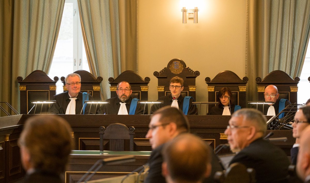 Eilsel avalikul riigikohtu istungil avanes tavatu pilt, kus kaasust arutas viis kohtunikku.