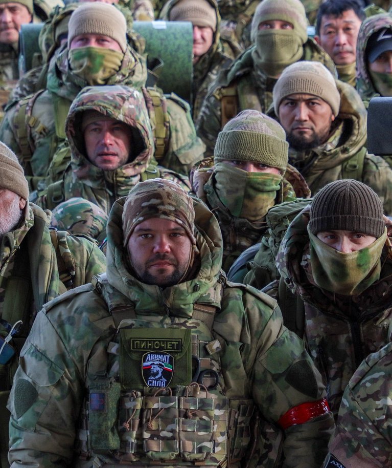 Vene relvajõududega liitunud ja Tšetšeenias sõjalise väljaõppe läbinud vabatahtlikud enne Ukrainasse minekut. Foto tehtud 17. jaanuaril 2024 Groznõis.