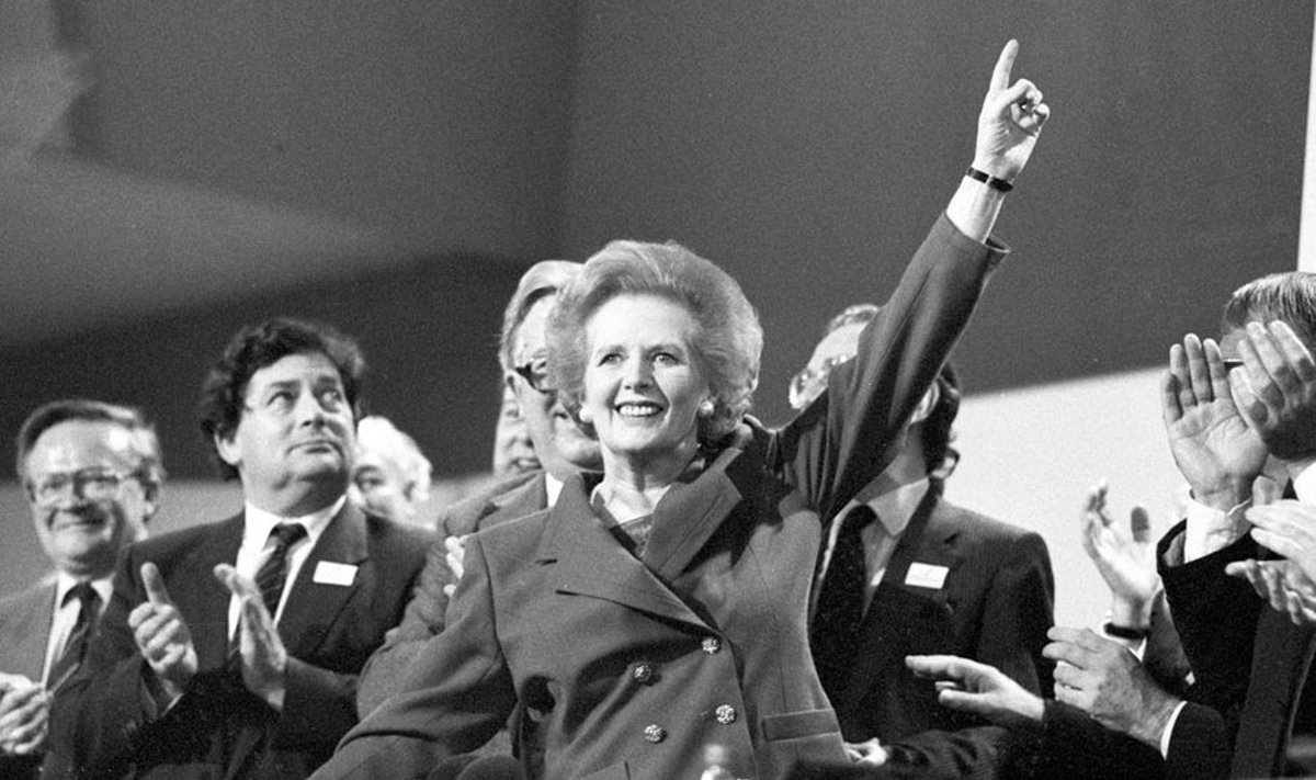 1989. aastal tehtud fotol võidutseb Raudne Leedi konservatiivide partei kongressil.