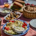 Kerge ja värske argiroog suveõhtuks: grillitud lillkapsa- ja kapsasteigid küüslaugu-ürdikastmega