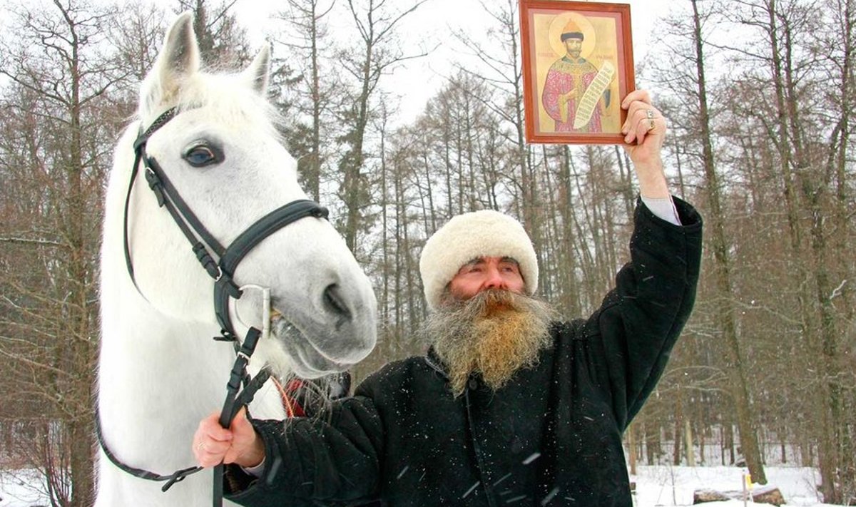 Mangi kuulutus! Eesti rahvas peab Romanovite järeltulija endale kuningaks kutsuma! Ise lubab Mang, et soetab endale musta koera kõrvale kunagi ka valge hobuse.